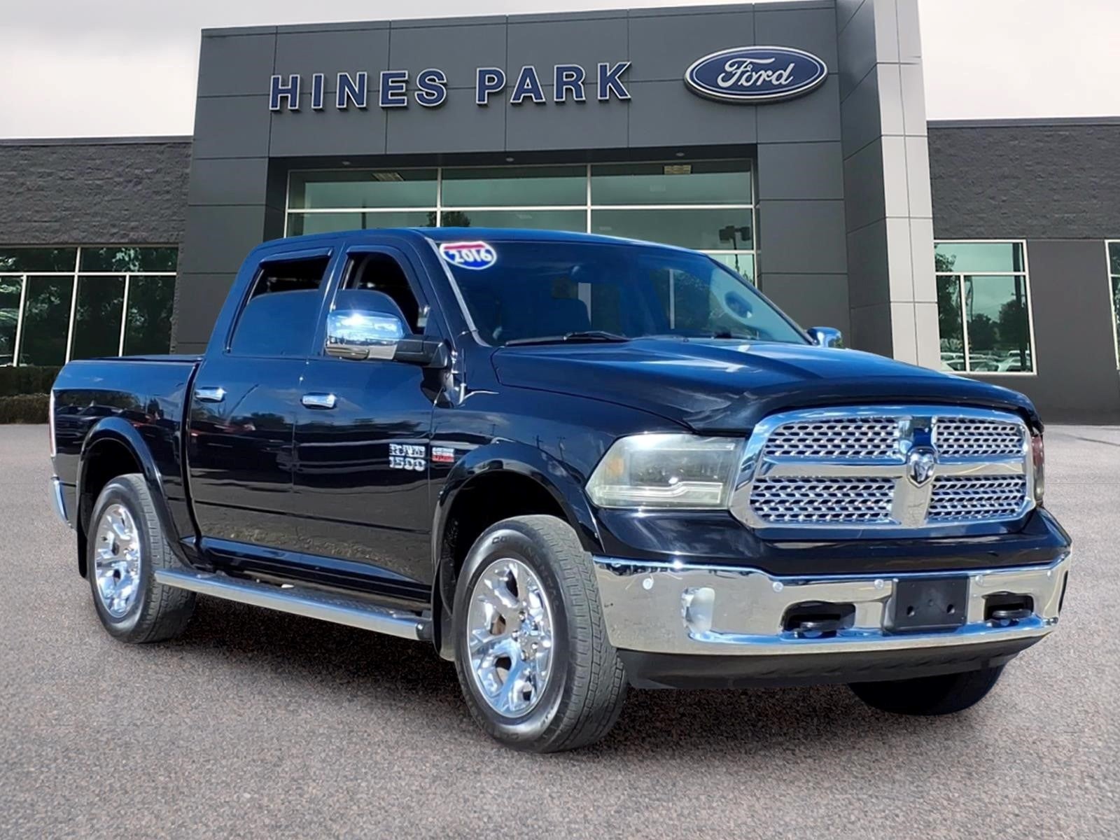 2016 RAM 1500 4x4 Laramie 4dr Crew Cab 5.5 ft. SB Pickup