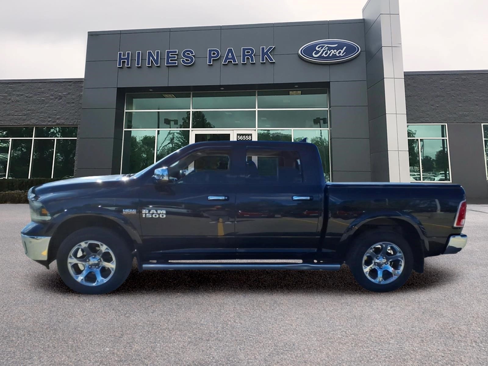 2016 RAM 1500 4x4 Laramie 4dr Crew Cab 5.5 ft. SB Pickup