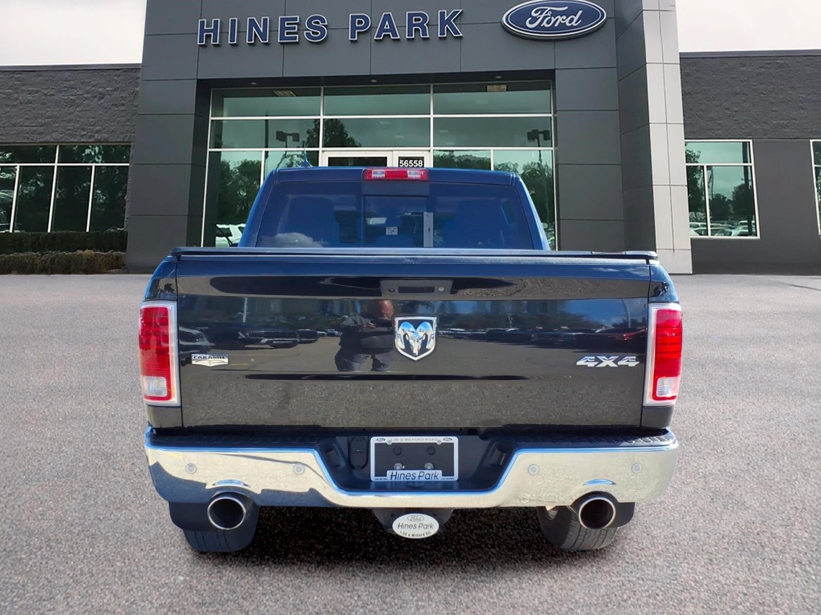 2016 RAM 1500 4x4 Laramie 4dr Crew Cab 5.5 ft. SB Pickup