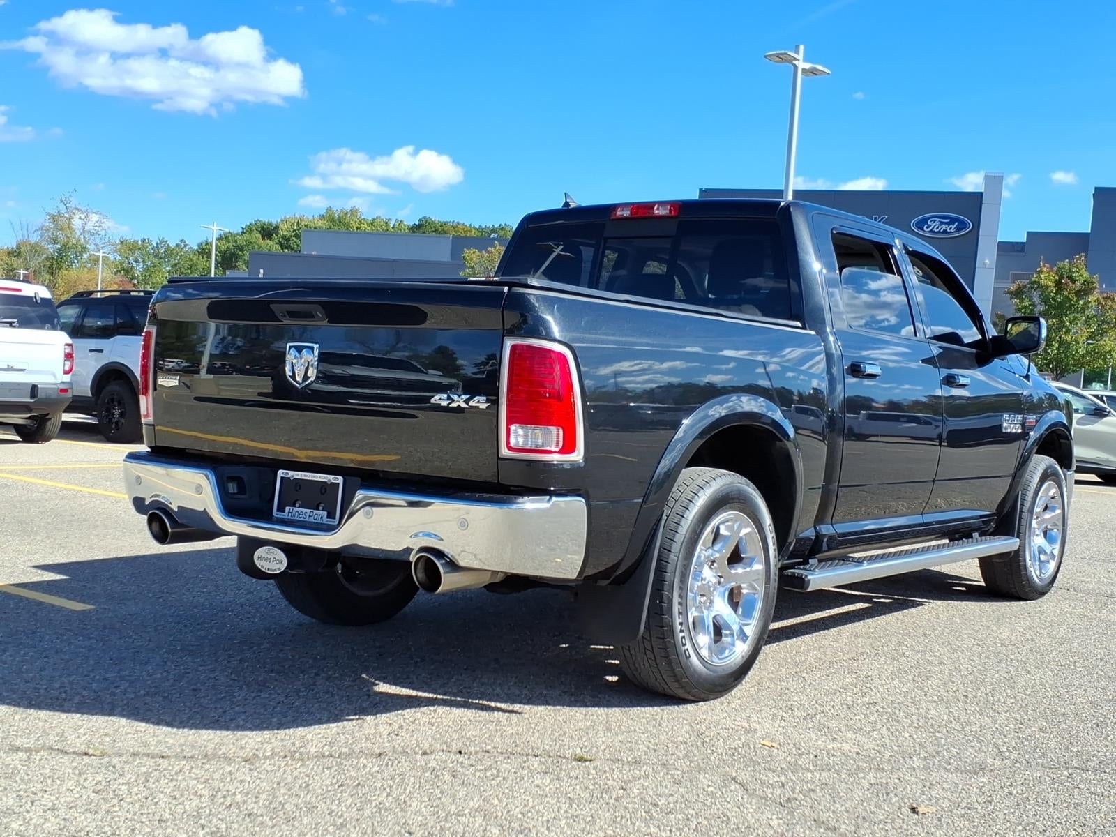 2016 RAM 1500 4x4 Laramie 4dr Crew Cab 5.5 ft. SB Pickup