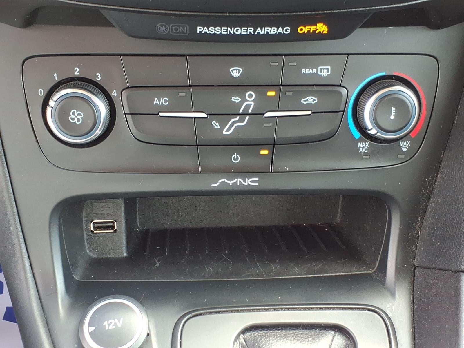 2015 Ford Focus SE 4dr Hatchback
