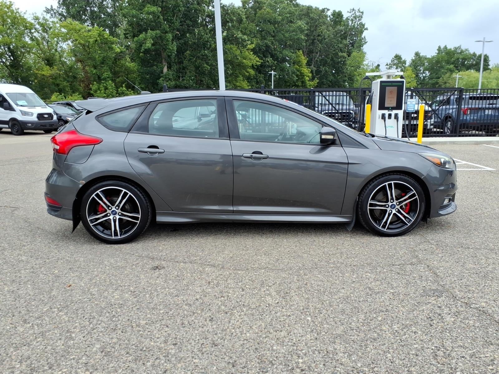 2016 Ford Focus ST 4dr Hatchback