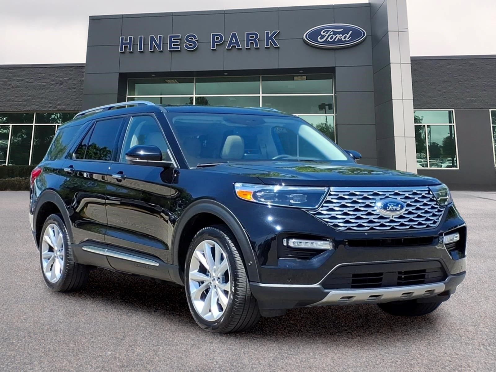 2023 Ford Explorer Platinum HEV's photo