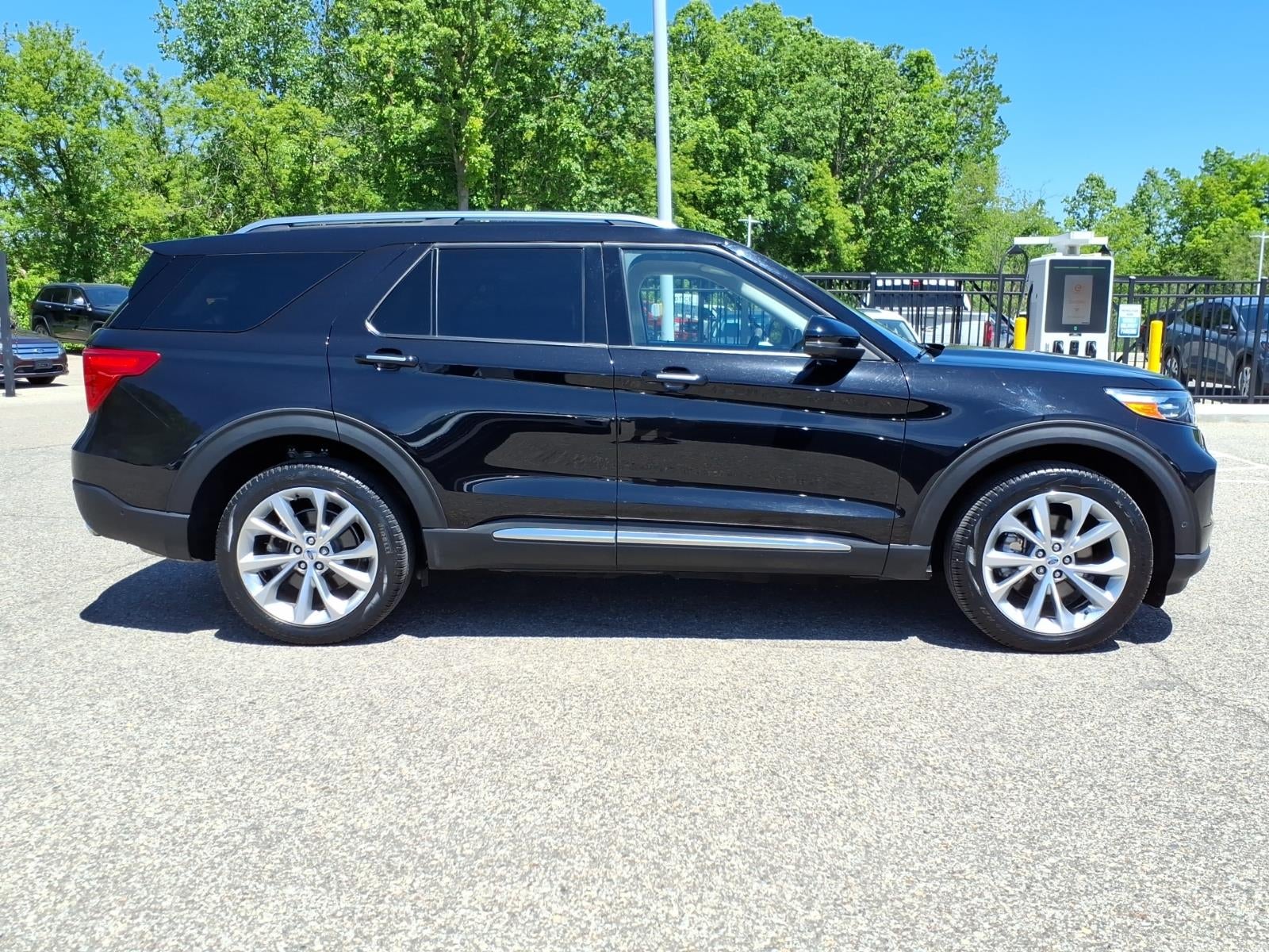 2023 Ford Explorer AWD Platinum 4dr SUV