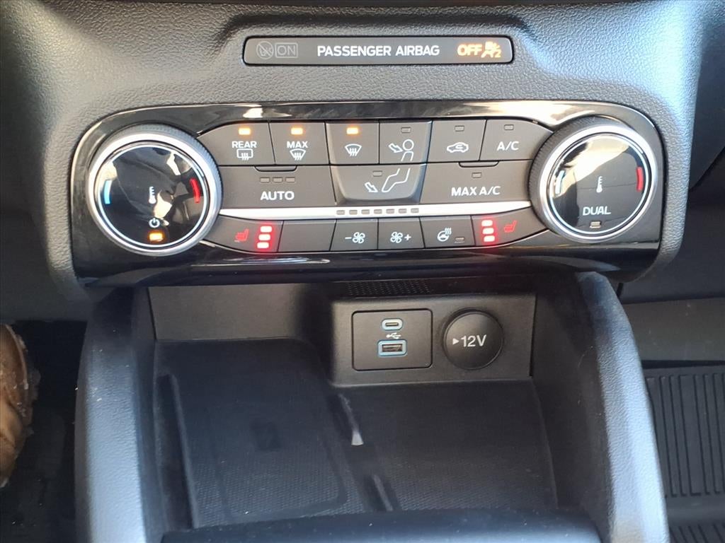 2022 Ford Escape Titanium Elite