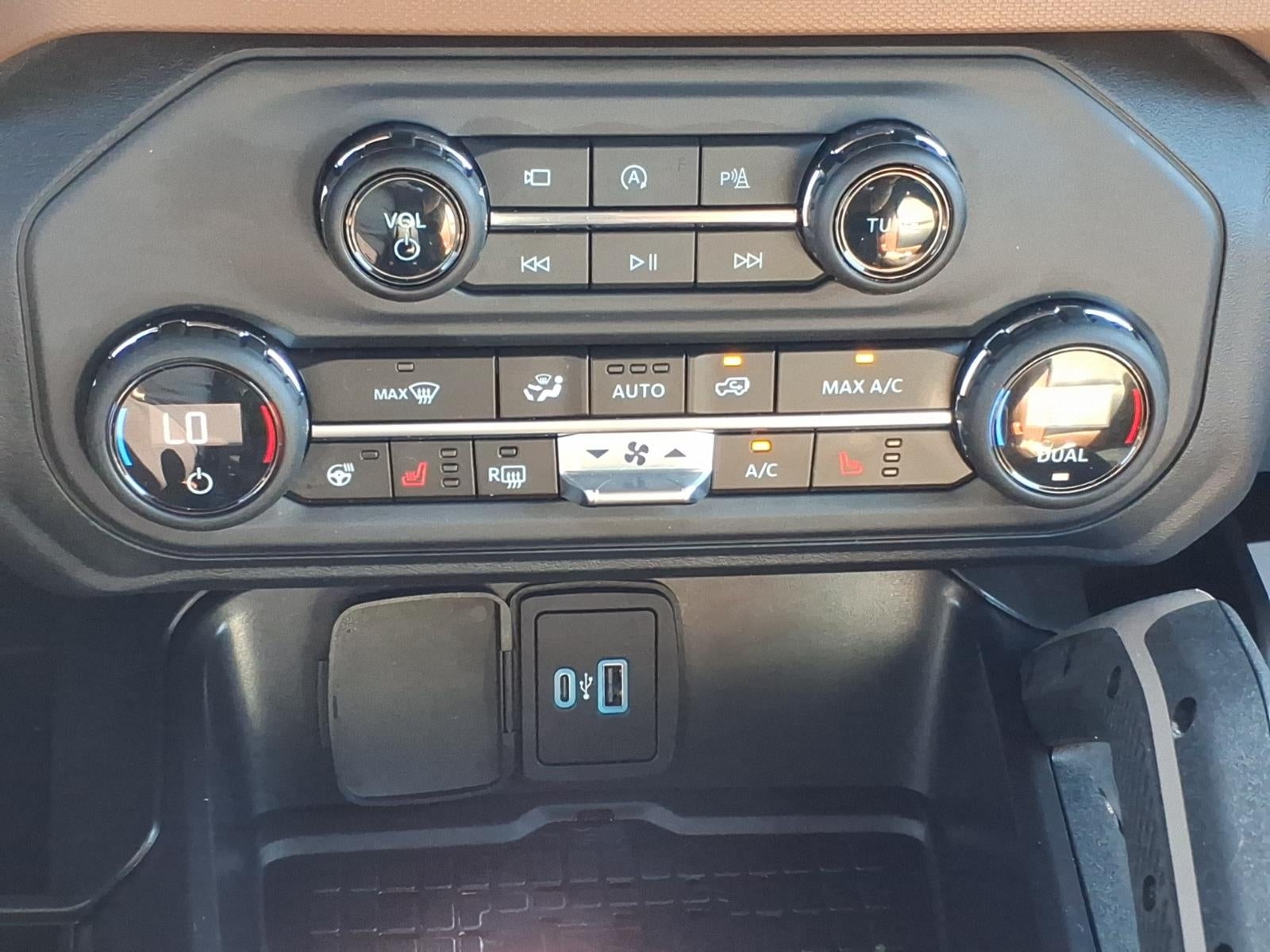 2024 Ford Bronco 4x4 Outer Banks 4dr SUV