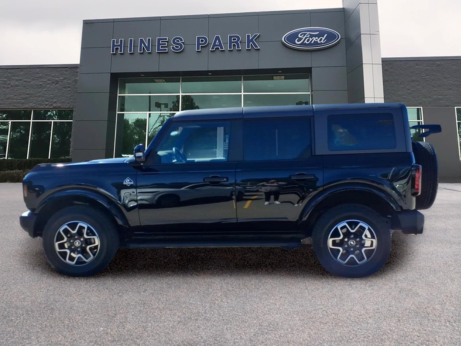 2024 Ford Bronco 4x4 Outer Banks 4dr SUV