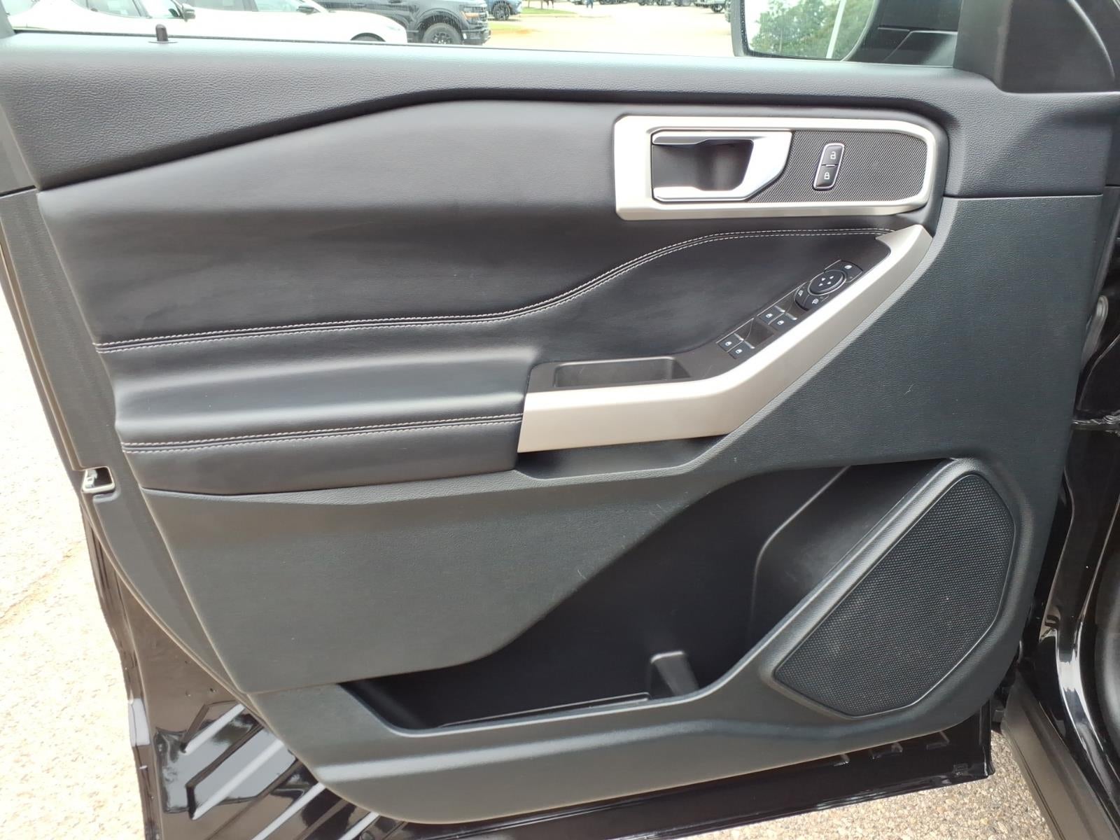 2023 Ford Explorer AWD XLT 4dr SUV