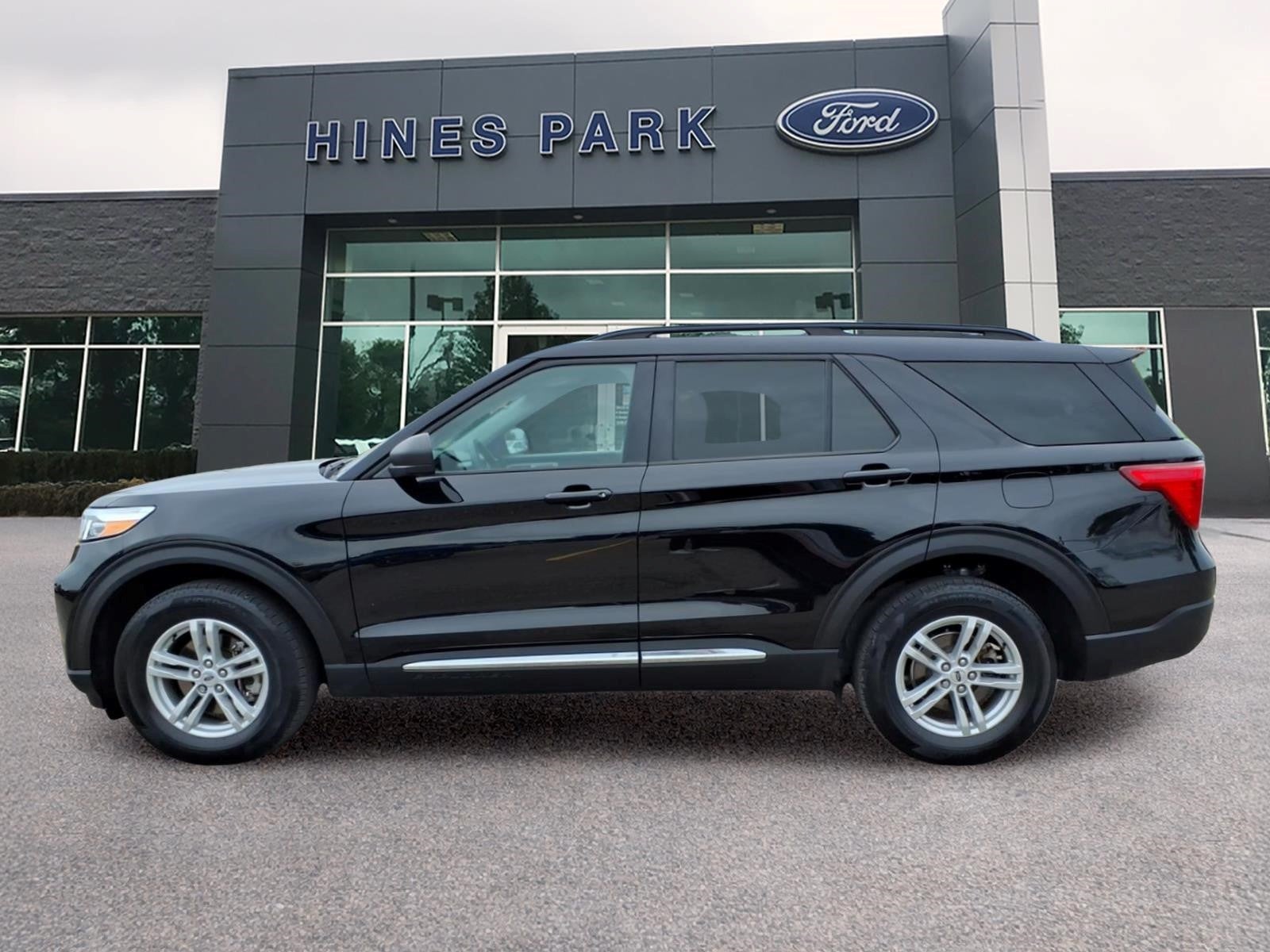 2023 Ford Explorer AWD XLT 4dr SUV