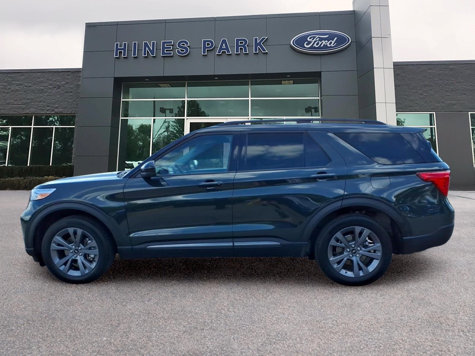 2023 Ford Explorer AWD XLT 4dr SUV