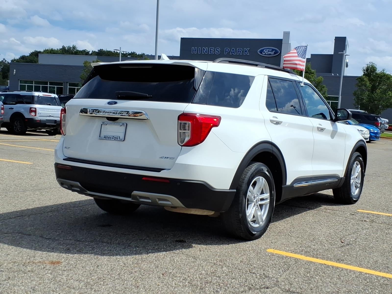 2023 Ford Explorer AWD XLT 4dr SUV