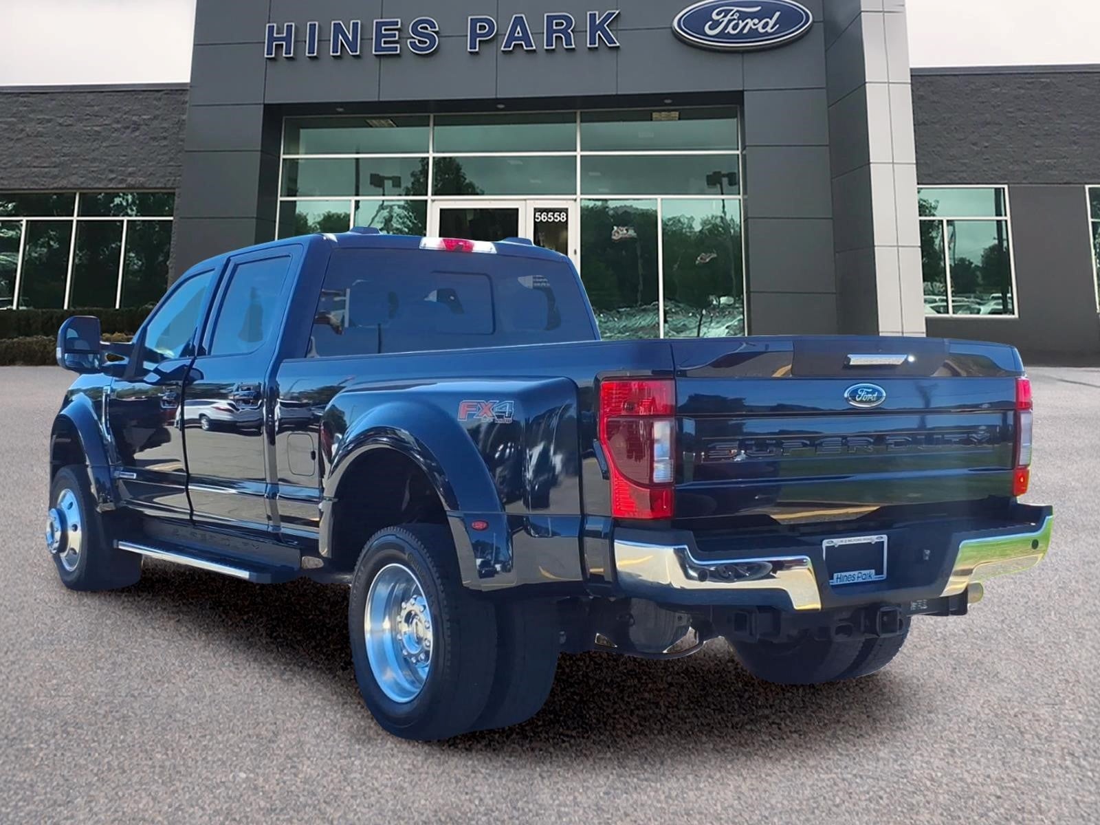 2022 Ford Super Duty F-450 DRW 4x4 Lariat 4dr Crew Cab 8 ft. LB DRW Pickup
