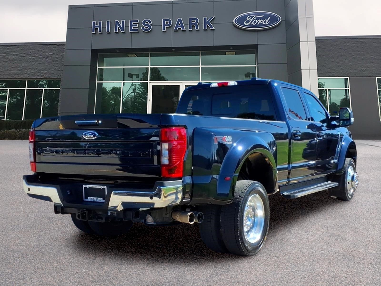2022 Ford Super Duty F-450 DRW 4x4 Lariat 4dr Crew Cab 8 ft. LB DRW Pickup