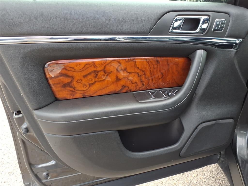 2016 Lincoln MKS Base