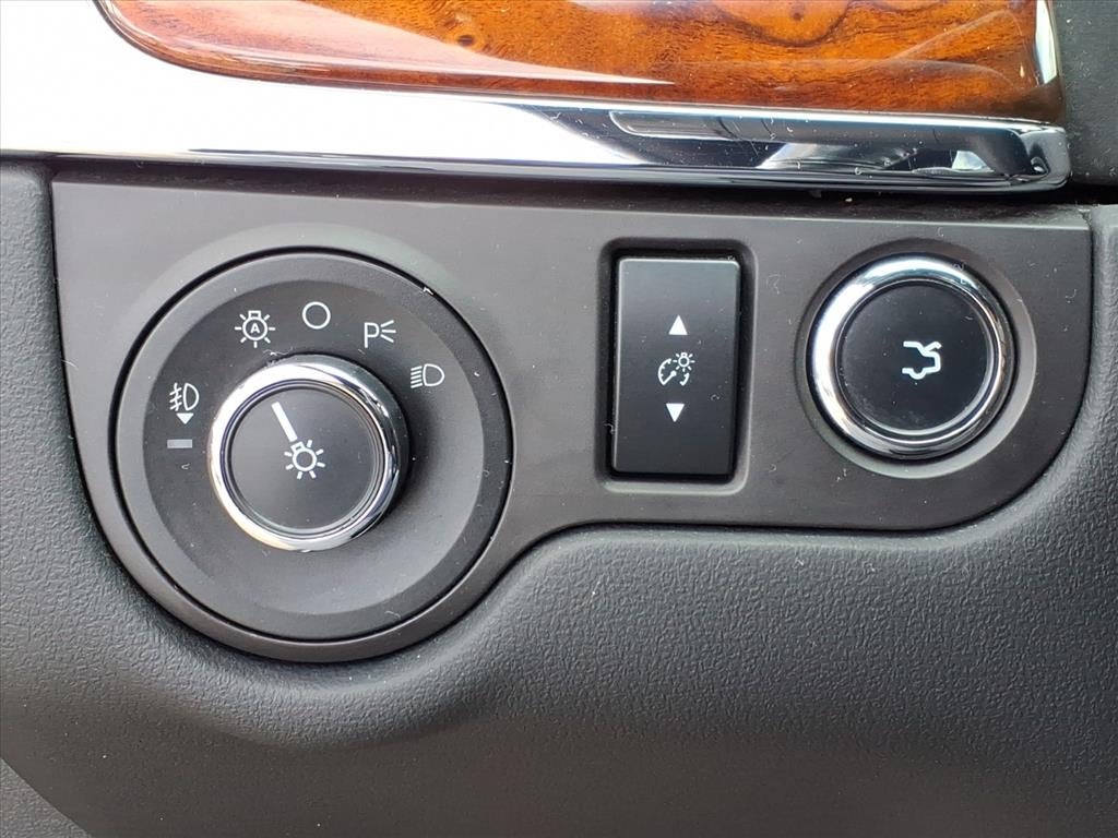 2016 Lincoln MKS Base