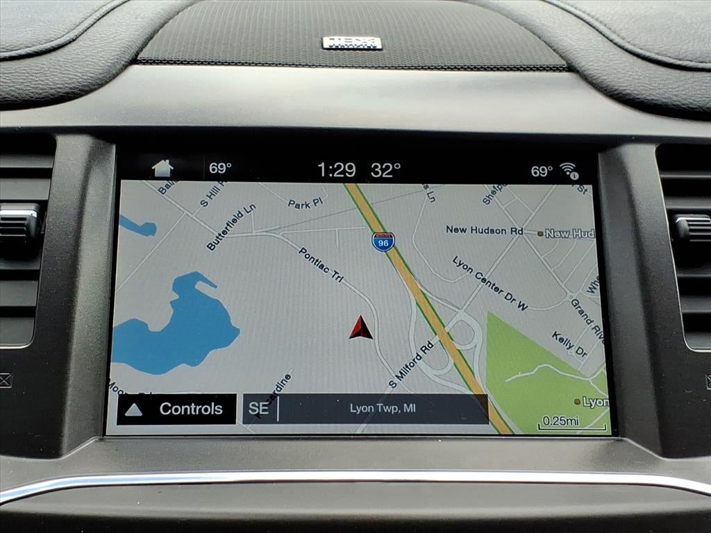 2016 Lincoln MKS Base