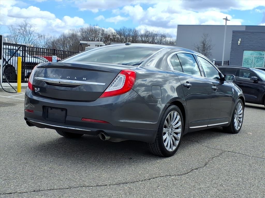 2016 Lincoln MKS Base