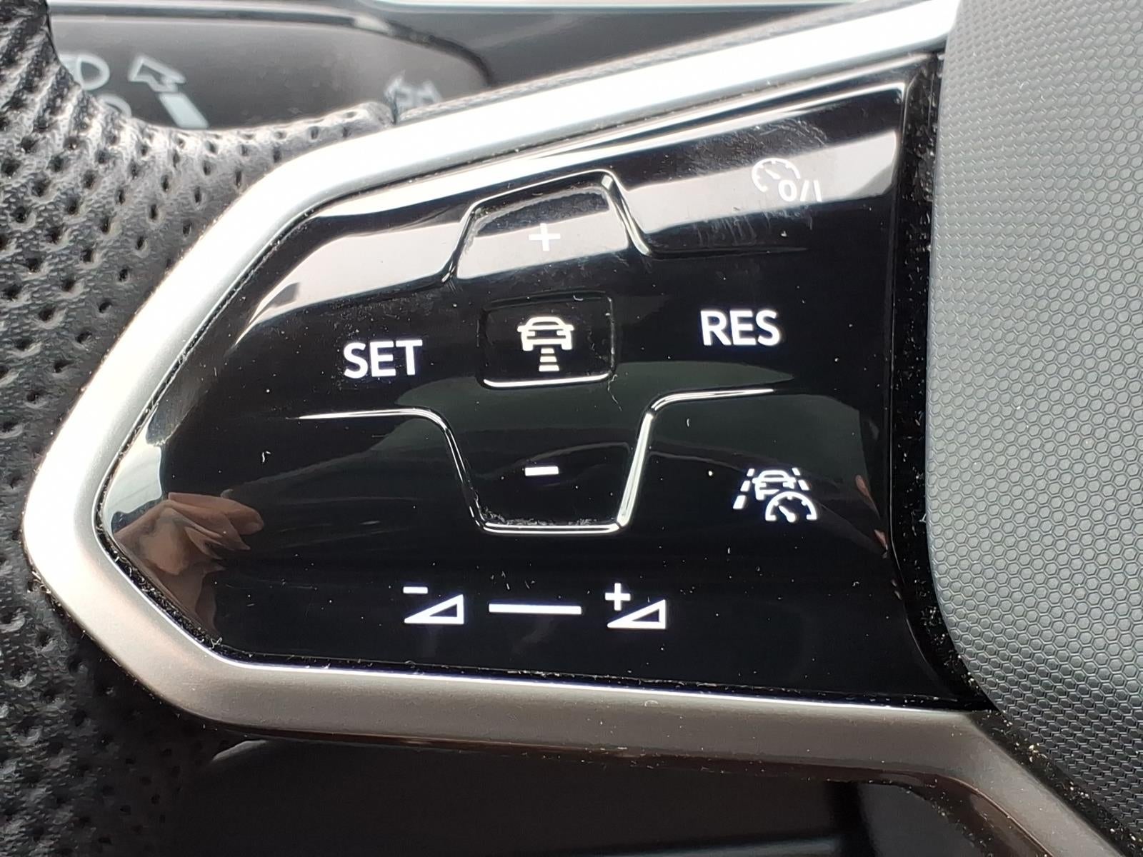 2022 Volkswagen Tiguan 2.0T SEL R-Line 4Motion