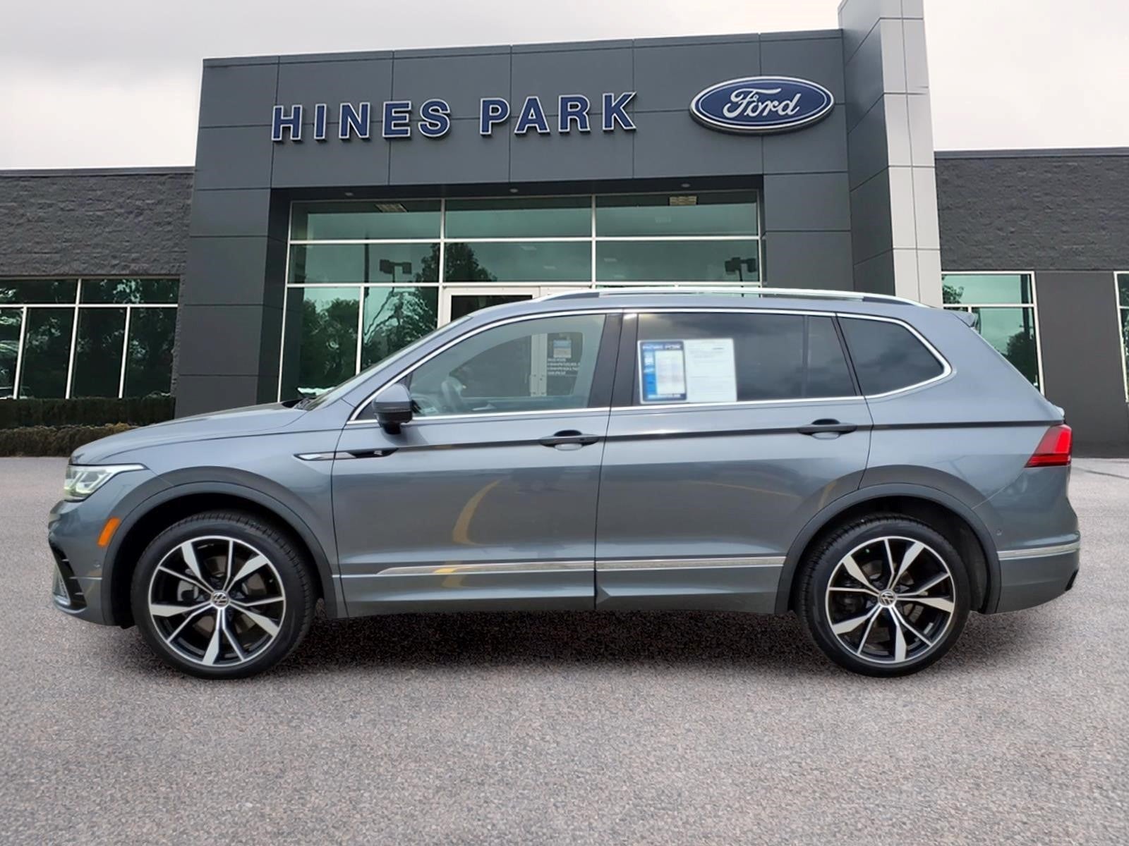 2022 Volkswagen Tiguan 2.0T SEL R-Line 4Motion