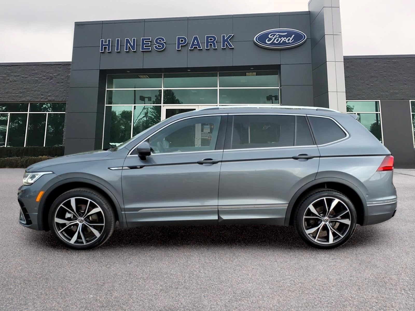 2024 Volkswagen Tiguan AWD SEL R-Line 4Motion 4dr SUV
