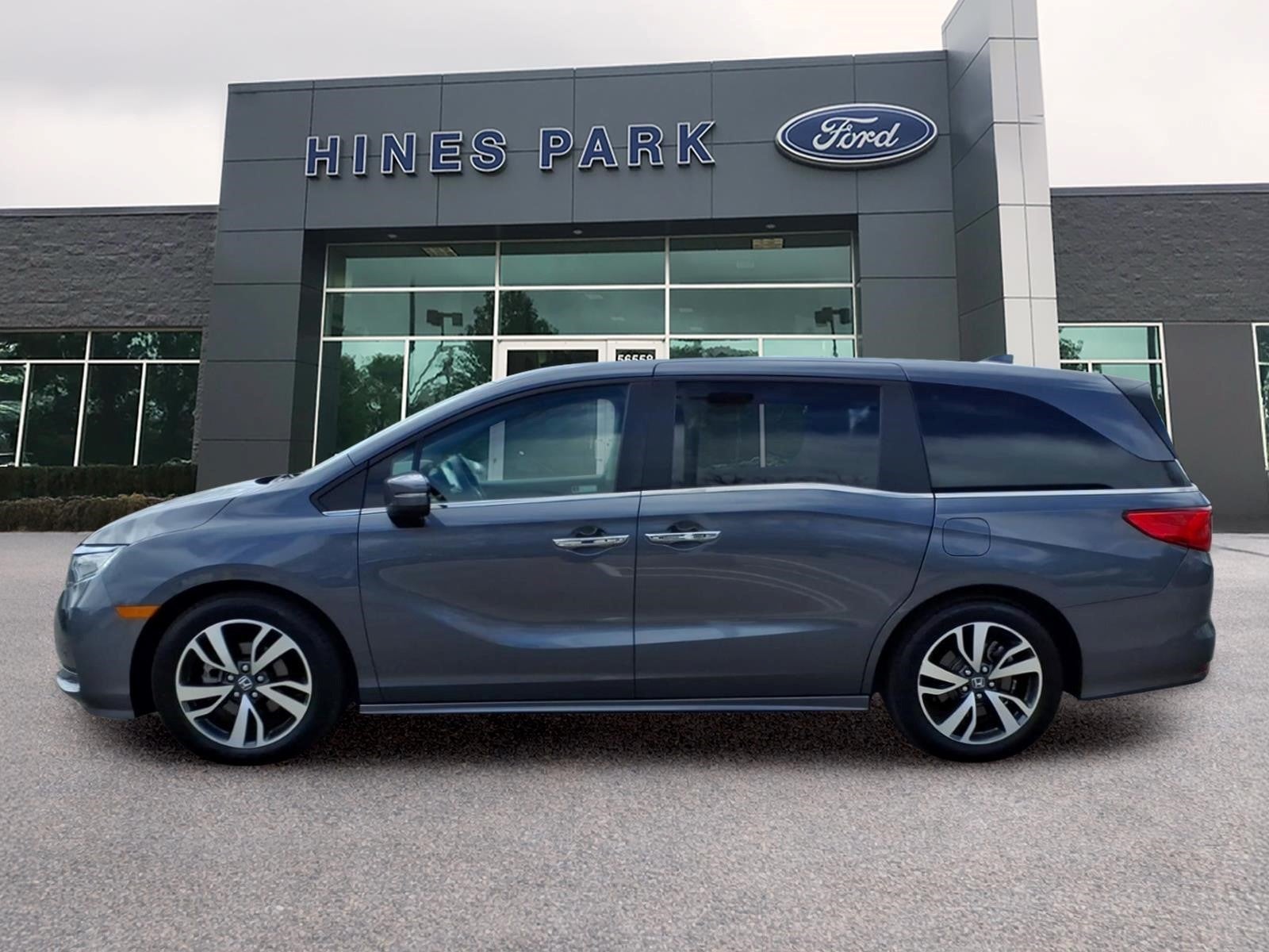 2022 Honda Odyssey Touring 4dr Mini-Van