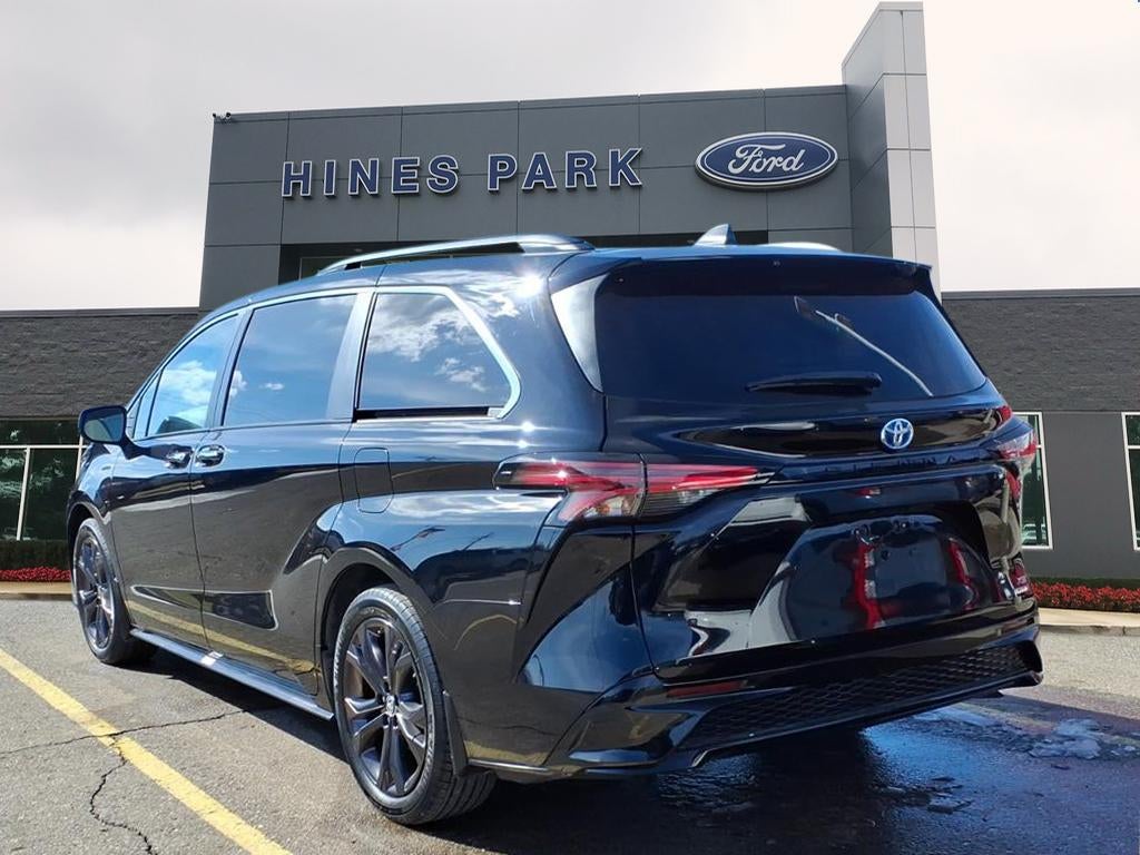 2022 Toyota Sienna XSE 7 Passenger