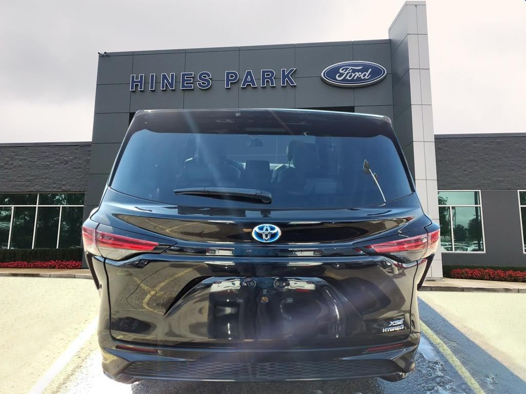 2022 Toyota Sienna XSE 7 Passenger
