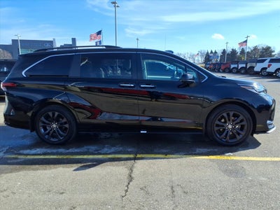2022 Toyota Sienna XSE 7 Passenger