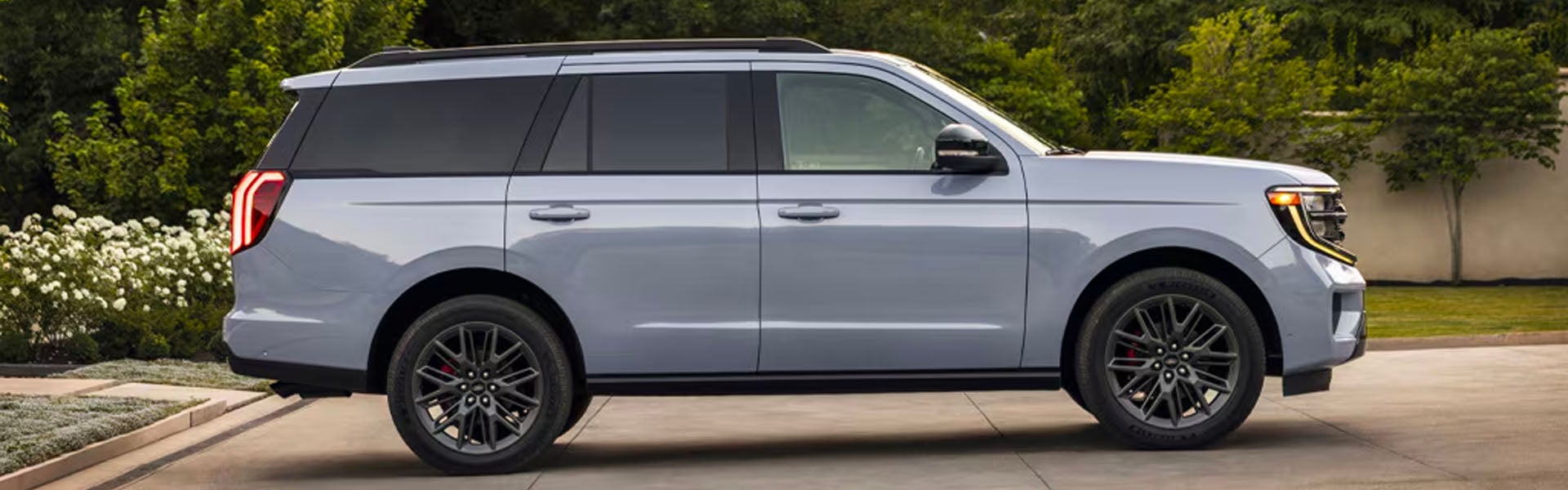 2025 Ford Expedition Side View