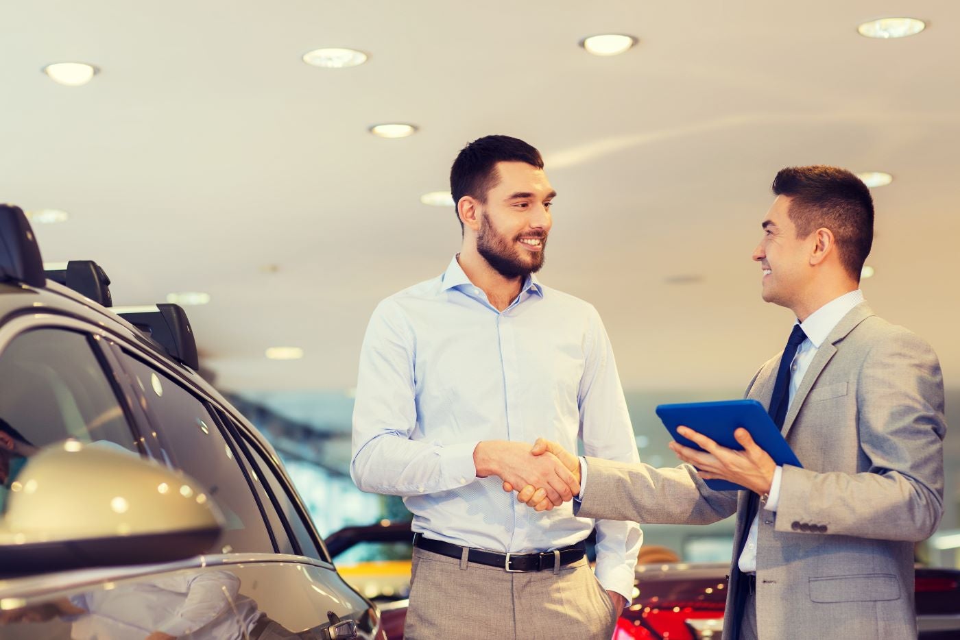 Ford Finance team member shaking hands with customer after discussing financing options